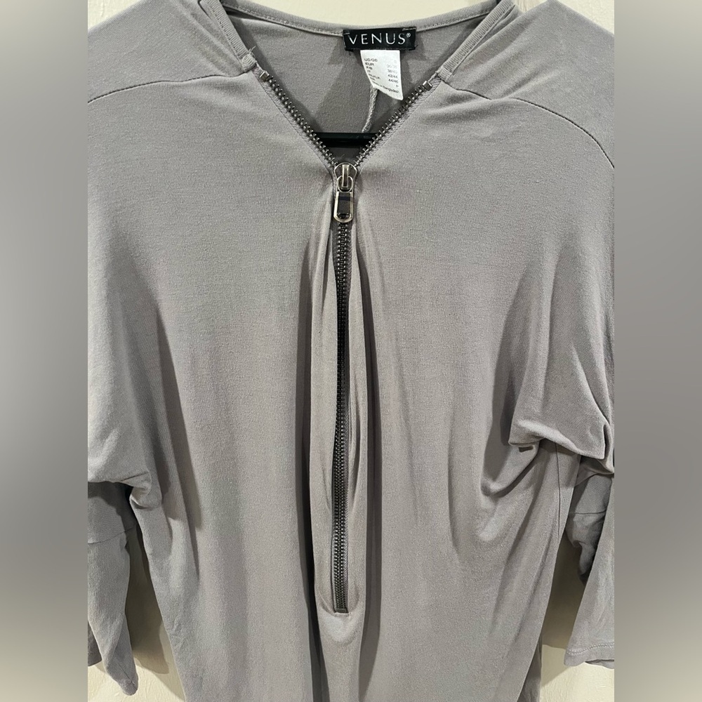 Venus Gray Quarter Length Sleeved Shirt - Size Small - Picture 2 of 8